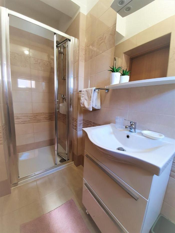 Apartments & Rooms Ivana Rovinj Bilik gambar
