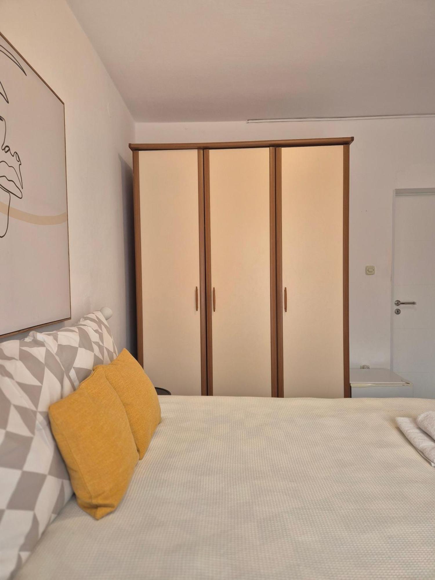 Apartments & Rooms Ivana Rovinj Bilik gambar
